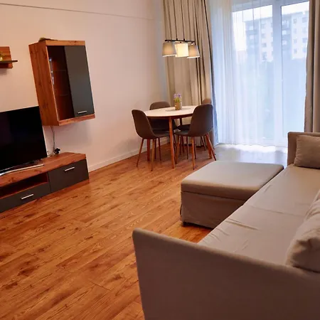 Coresi, 2 Camere, Sleeps 6 Large Private Garden Apartment Pets Welcome-3