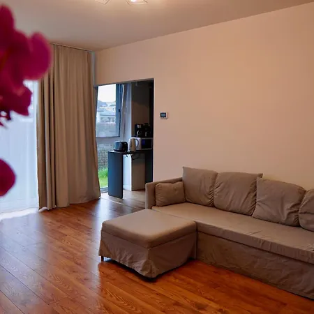 Coresi, 2 Camere, Sleeps 6 Large Private Garden Apartment Pets Welcome-2